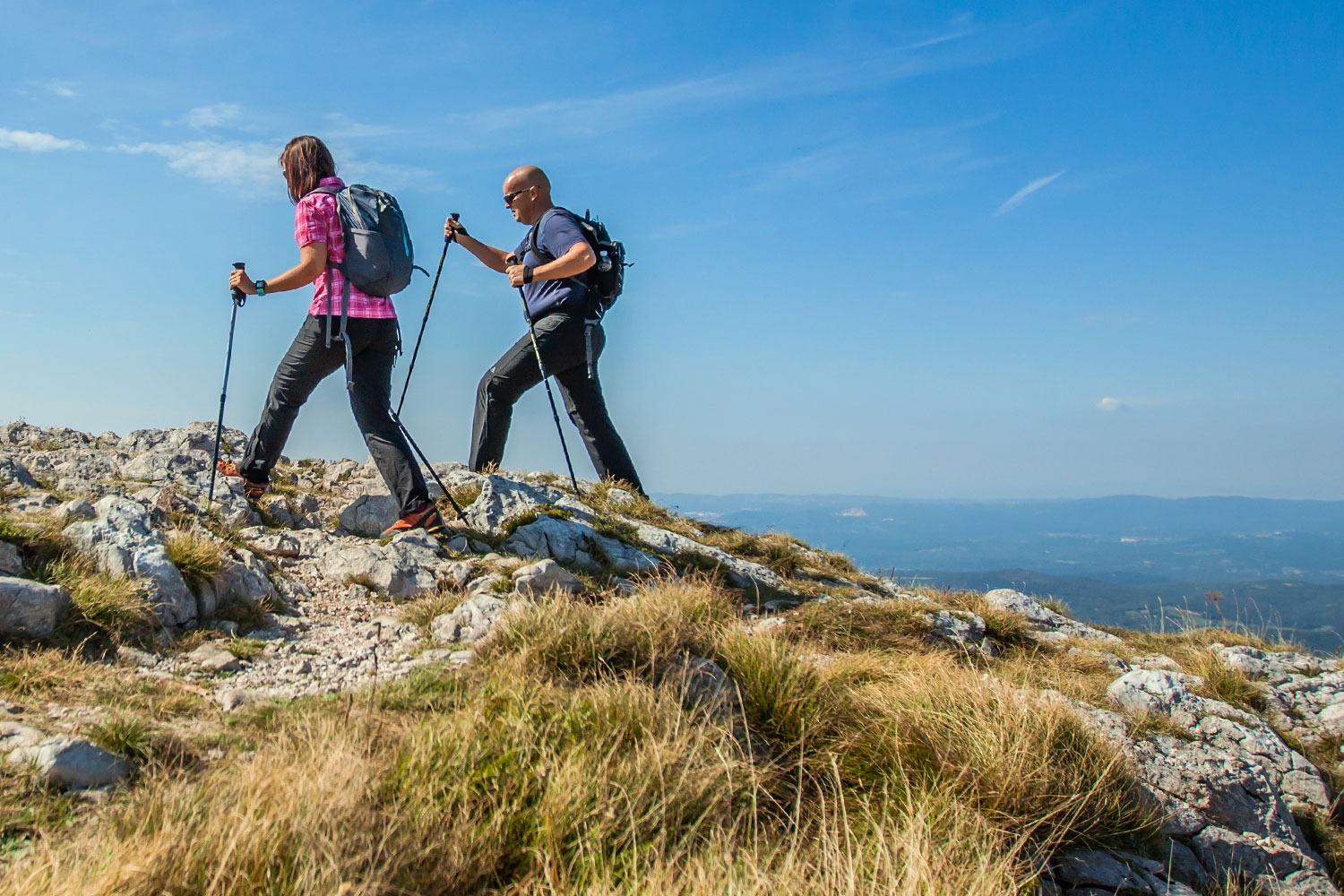 Come prepararsi per un trekking in montagna: consigli su attrezzatura e abbigliamento